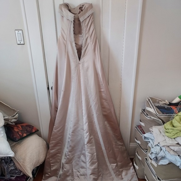 Maggie Sottero Wedding Dress - Picture 2 of 16